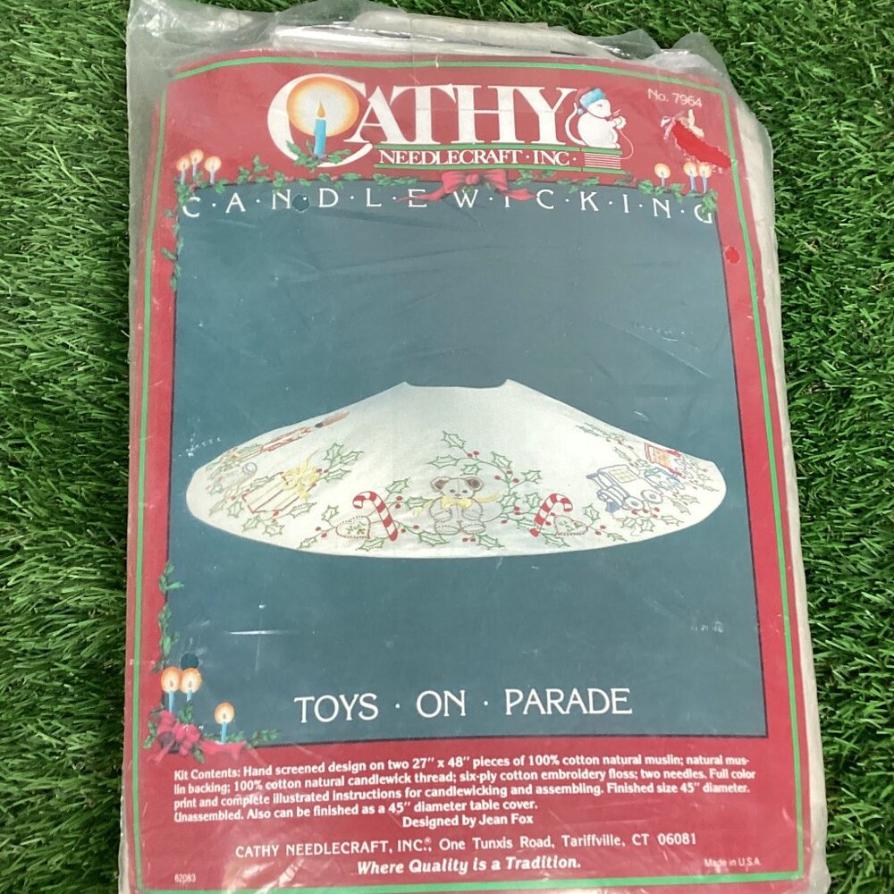 Vintage Cathy Needlecraft Toys On Parade Christmas Candlewicking Tree Skirt